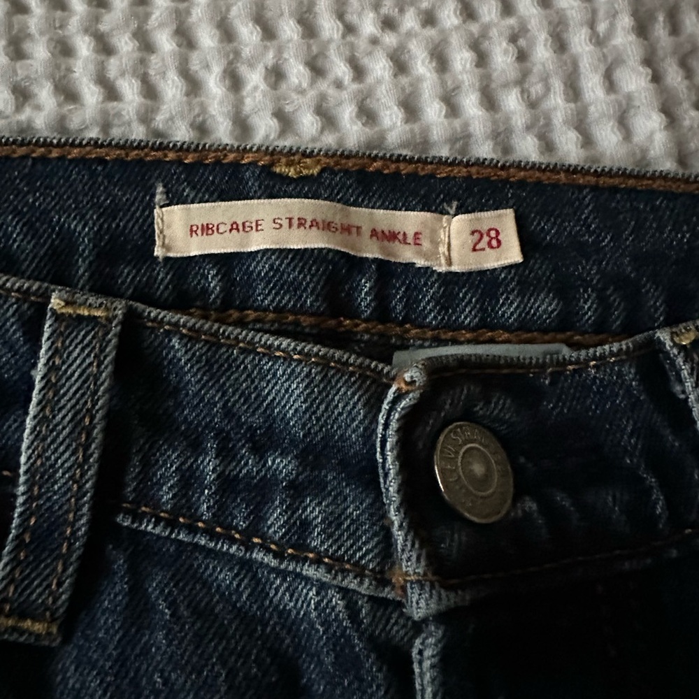 Levi’s Ribcage Straight Ankle Jeans - Picture 5 of 10